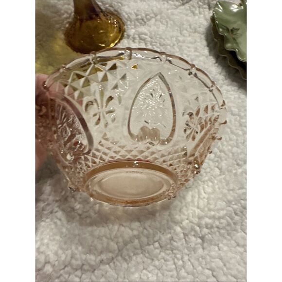 Vintage Pink GLASS Diamond Cut Rose Fleur De‎ Lis Footed Bowl - Picture 2 of 3